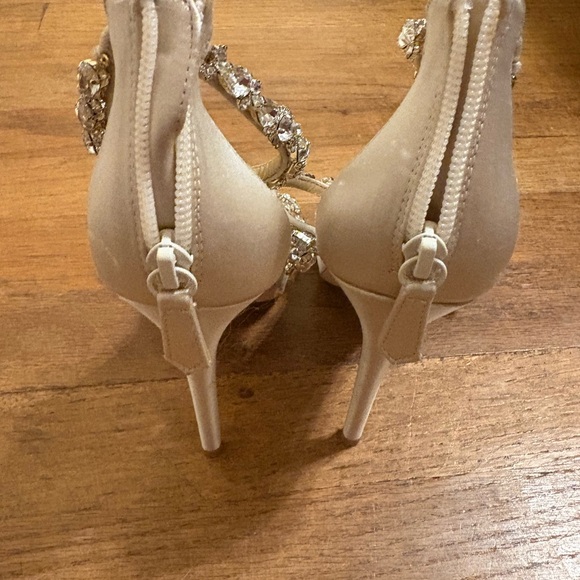 Badgley Mischka Ivory Heels with Sparkling Accents - Picture 2 of 4
